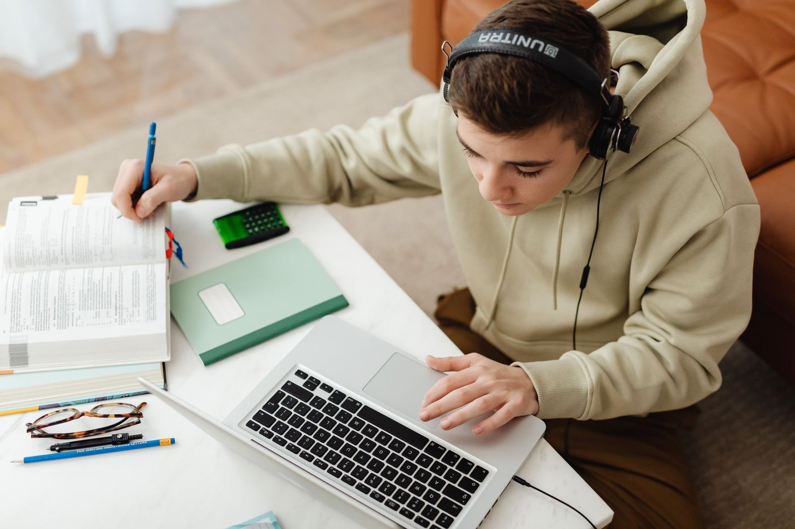 ChatGPT for Teens: What Parents Can Actually Control 2 A teenager studying at home with a laptop and books, the use case ChatGPT for Teens study mode is built around